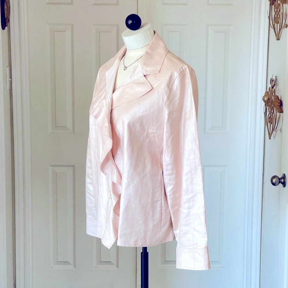 EUC Chico's Soft Pink Waxed/Foiled Linen Blazer, Size 2 (=L/12)